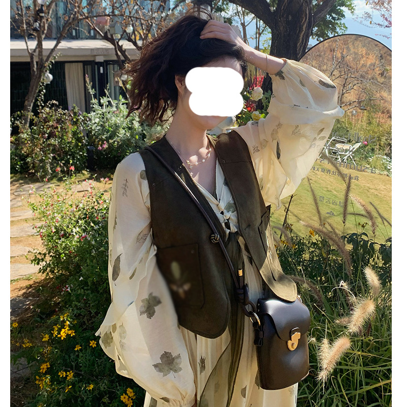 壹家 麂皮绒绣花短款小马甲女春2023新款学院风时尚百搭坎肩上衣 pic 6