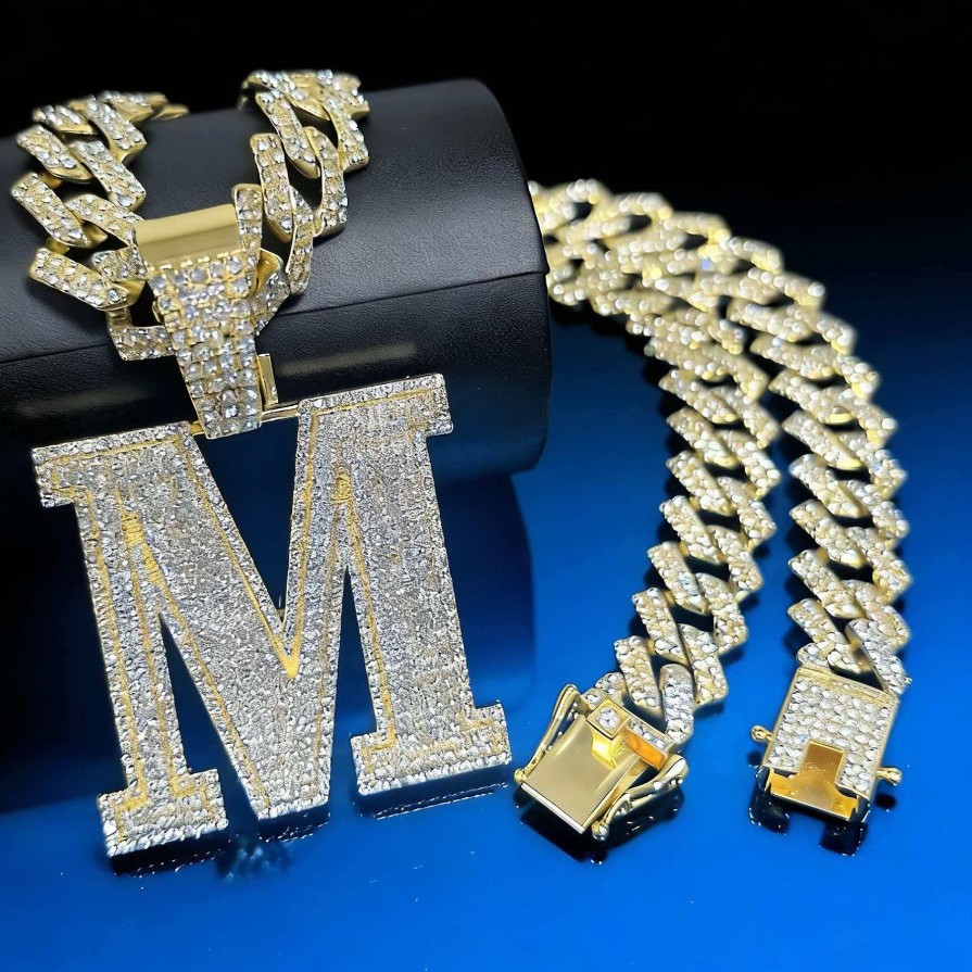 Europa y los Estados Unidos de la nueva aleación de diamante completo letras M collar colgante Inglés Chao Ha tendencia de diamante transfronterizo hombre cadena cubana