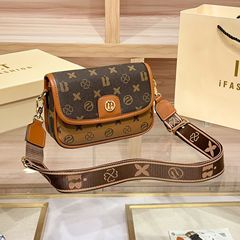 老眼バッグ 2025 夏の新スタイルハイエンド多用途中年女性ワイドショルダークロスボディバッグ小さな正方形バッグ