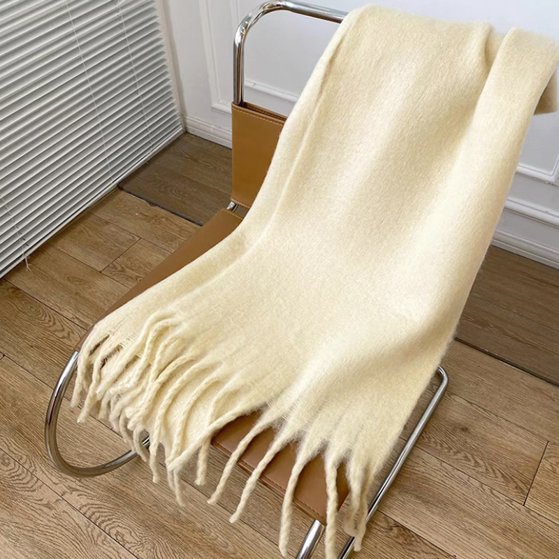 冬の新型の馬海毛はカシミヤの純色のマフラーをまねて、厚い太いフリンジを長くします。|undefined
