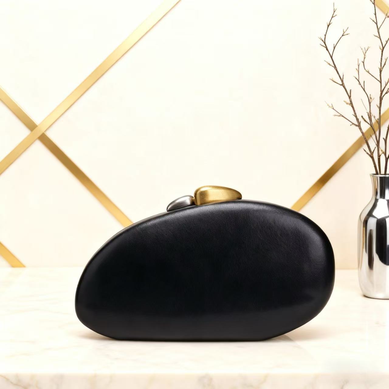 Nuevo comercio exterior transfronterizo Europa y los Estados Unidos bolsa de cena de damas un hombro inclinado cruce ligero clavos de lujo estilo especial bolsa de noche