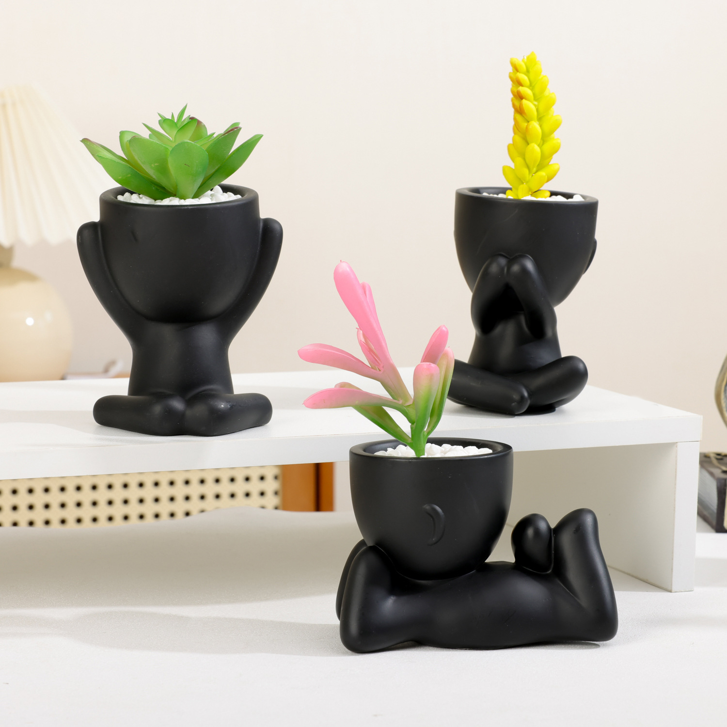 Personajes transfronterizos en maceta decoración de la sala de estar en el viento verde plantación de mesa bonsai casa en maceta puede etiquetarse