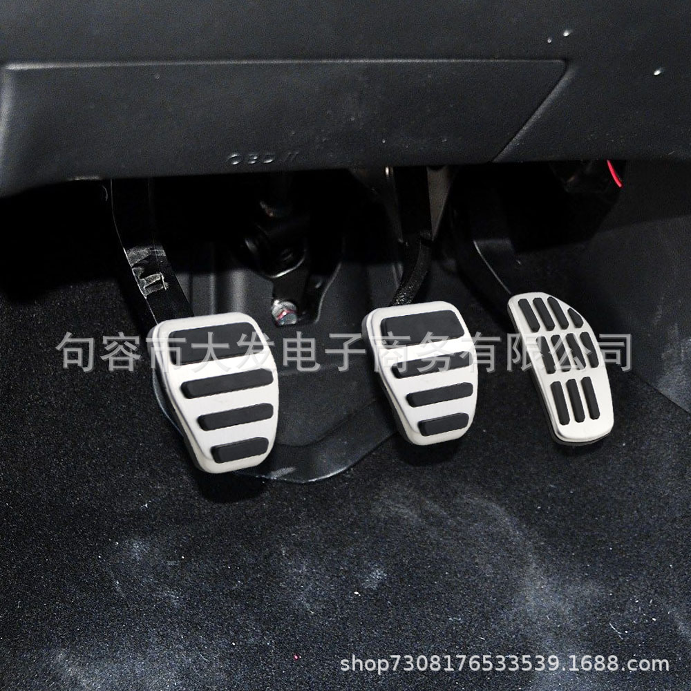 Suitable for Nissan Xinqijun, Qashqai, Jinke original stainless steel accelerator brake anti-skid pedal