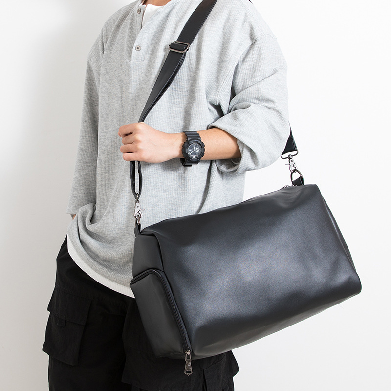 Bolsa de viaje de moda de gran capacidad, bolsas de viaje casuales de cuero suave para hombres y mujeres, bolsas deportivas de moda simples. image 3