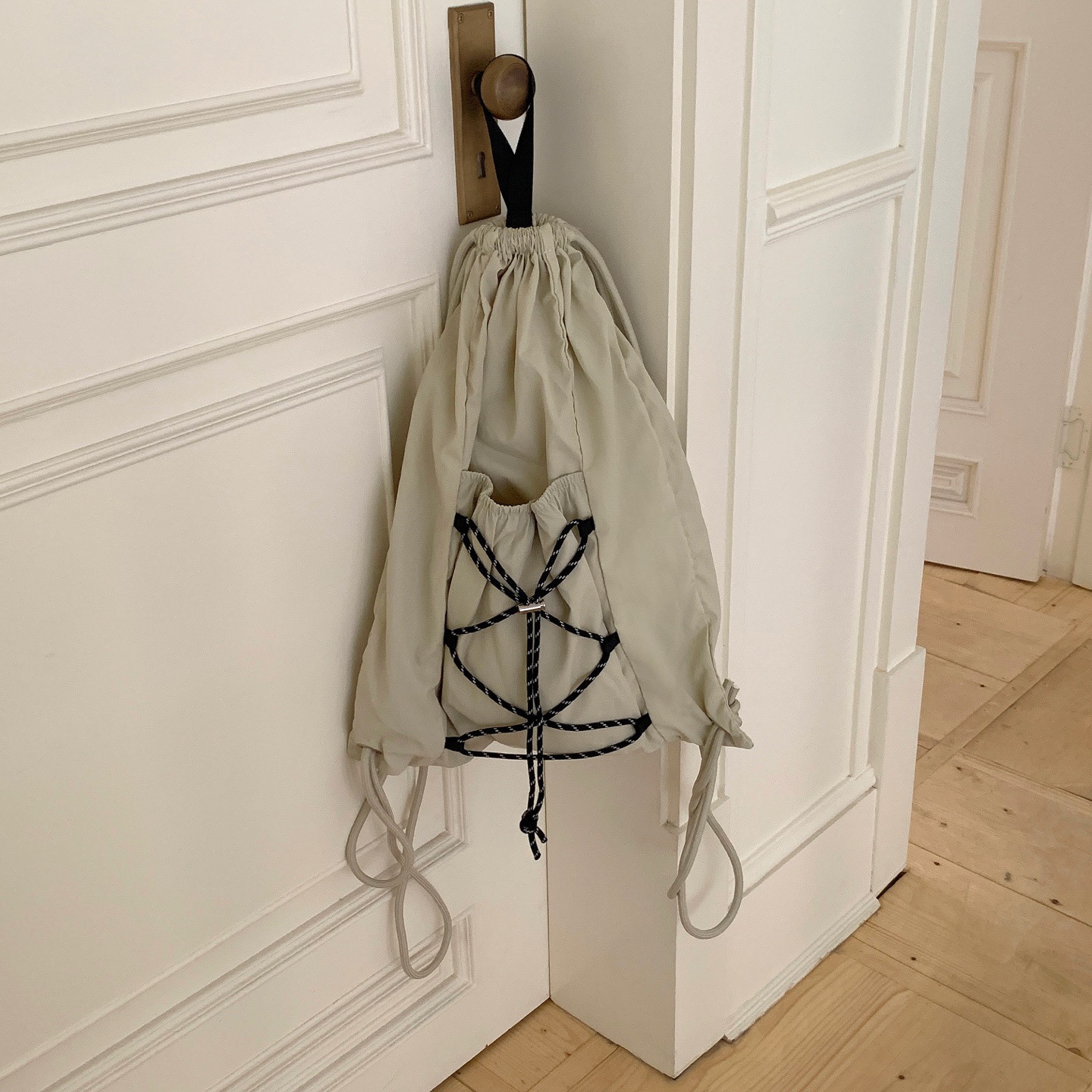 大容量轻便尼龙绑带束口双肩包男女登山小背包高颜值日韩背包