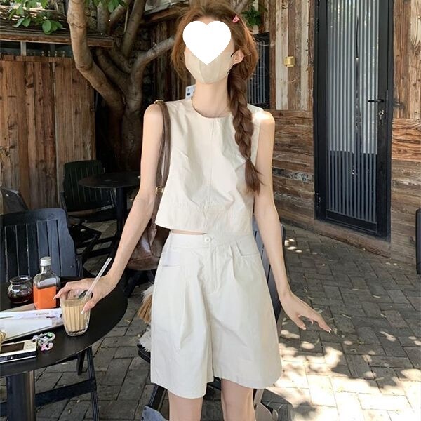 A Complete Set of Age-Reducing Outfits for Women, Short Sleeveless Tops, Wide-Leg Shorts for Small People, Summer High-Waisted Loose New Styles A Complete Set of Age-Reducing Outfits for Women, Short Sleeveless Tops, Wide-Leg Shorts for Small People, Summer High-Waisted Loose New Styles