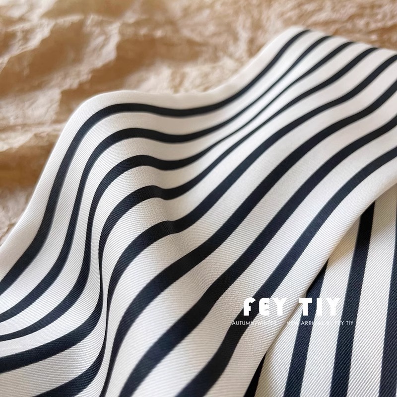 Satín temperamento blanco y negro francés bufandas de seda mujeres atadas al cabello de alto nivel pareja caja de regalo bufandas de seda atadas bolsa de mujer