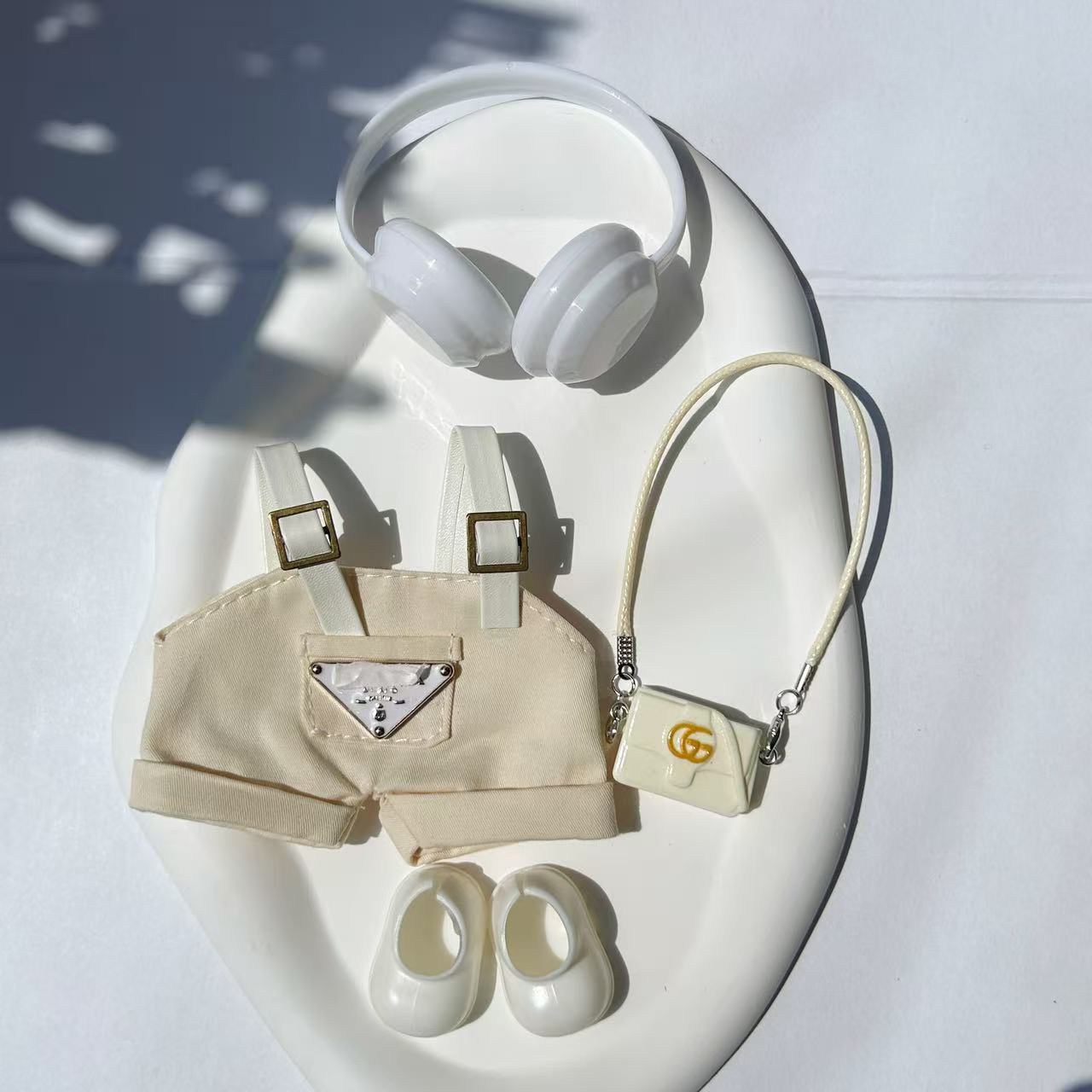 Solo las muñecas de 17cm labubu auriculares, gafas y zapatos envueltos en un paquete completo de reemplazo con ropa de primera, segunda y tercera generación labubu