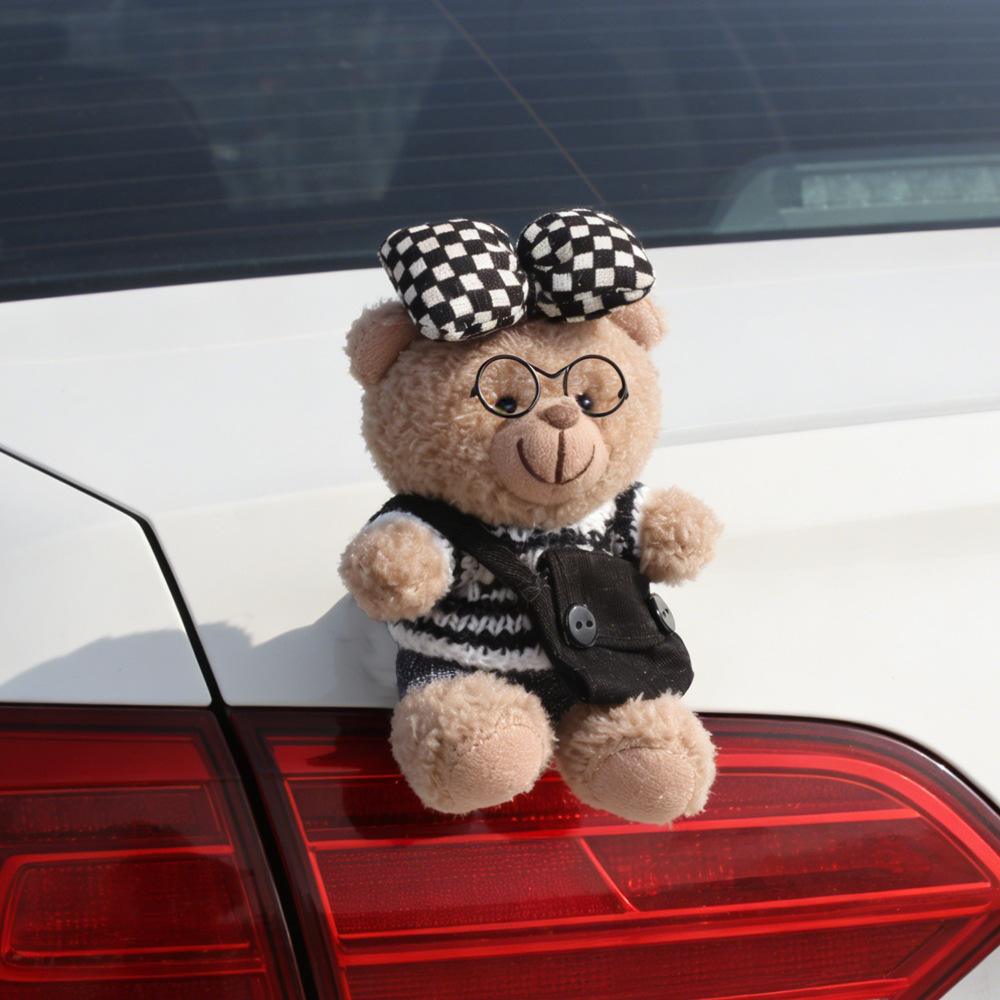 Colgante de coche Colgante trasero Dibujos animados lindo oso trasero trasero muñeca adorno pegatina baúl fuera del coche muñeca