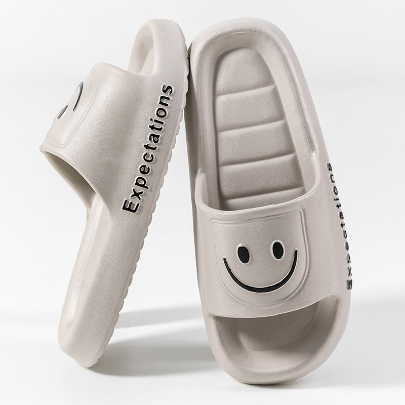 2026 verano nuevo clip de zapatillas zapatillas para hombres zapatillas de playa para mujeres baño antideslizante