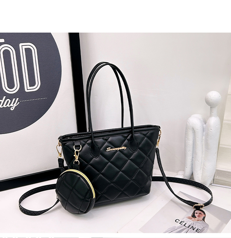 Streetwear Style Women's Medium Pu Leather Argyle Streetwear Sewing Thread Bucket Zipper Tote Bag