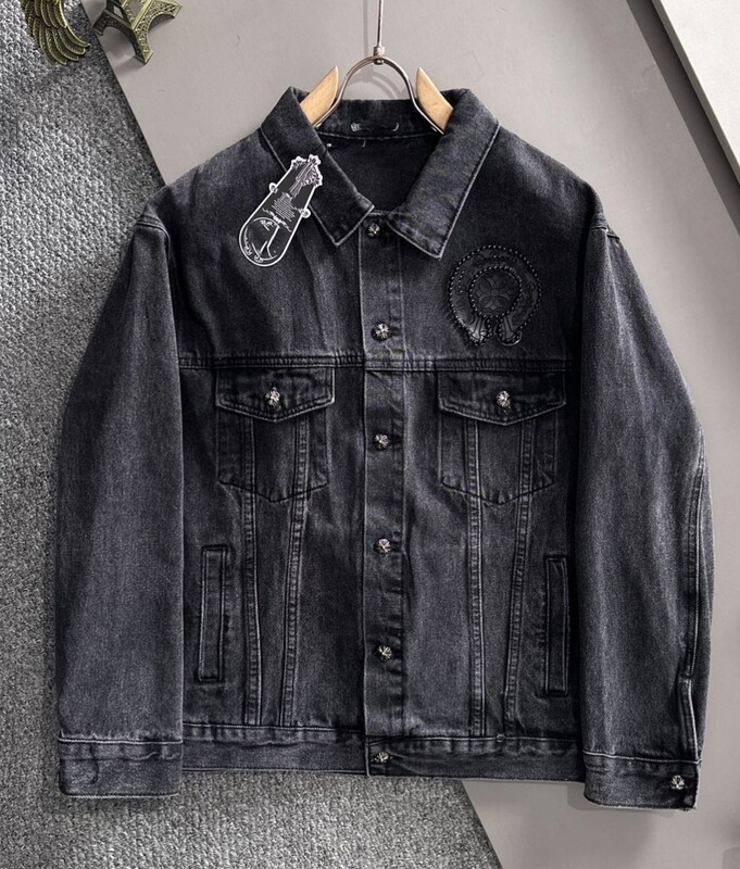 Kejia Jacquard Denim Black Jacket with Jacquard Pearl Logo Lettering, Classic Lapel, Fashionable and Understated Luxury