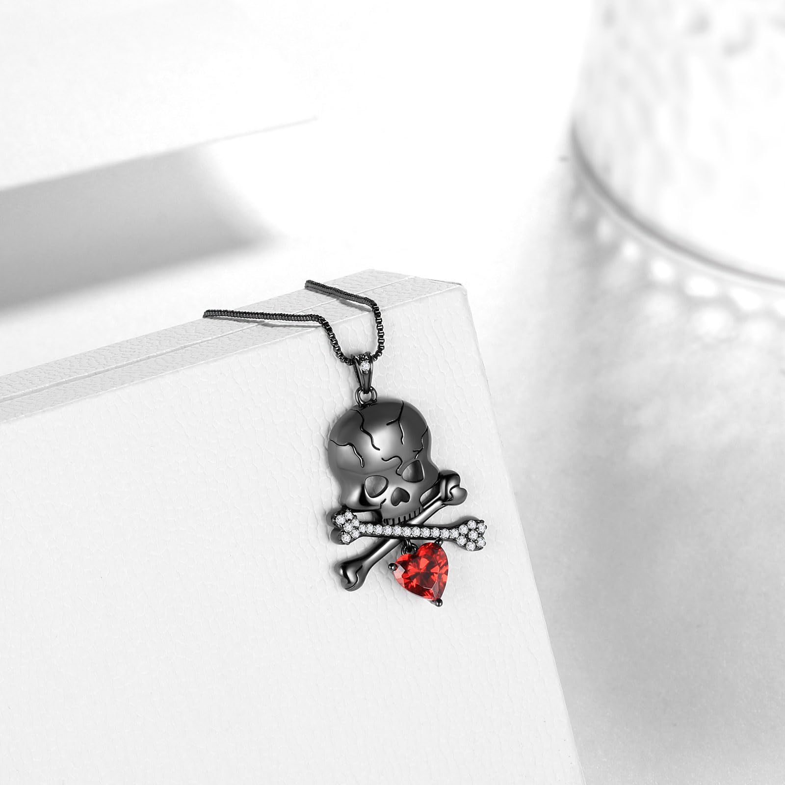 Halloween Skull With Diamond Heart Funny Pendant Holiday Accessories Gothic Men's And Women's Collarbone Chain Fashion Necklace_voghion.com