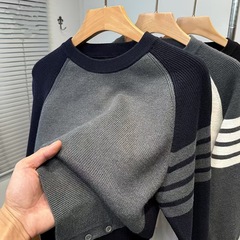 ファッションの色合わせのプルオーバー