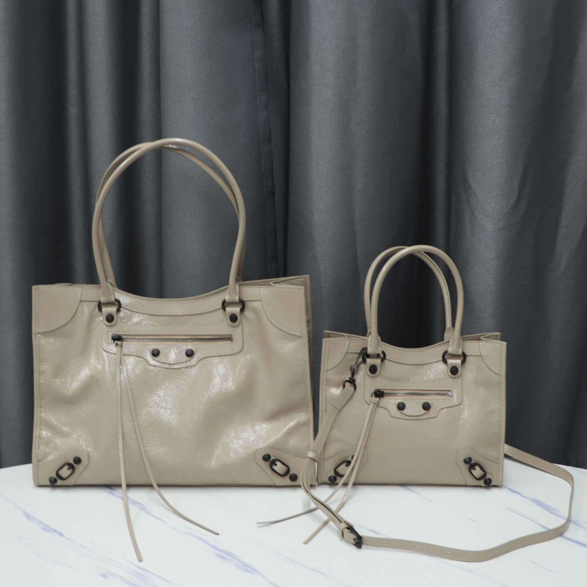 2026 Spring New Outlet Studded Bag Classic Retro Motorcycle Bucket Bag Top Grain Cowhide Shoulder Tote Bag For Women - Thumbnail 6