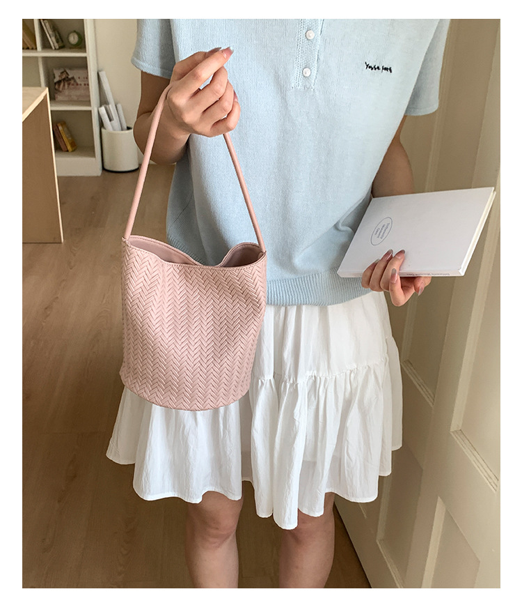 Trendy large-capacity woven bag, fashionable handbag, 2025 new style, versatile bucket bag, simple shoulder bag, underarm bag undefined