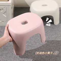 大人用の厚みのある小さなスツール、丈夫で耐久性のある家庭用プラスチック製のリビングルームのベンチチェア、バスルームの女性の靴交換用の低いスツール