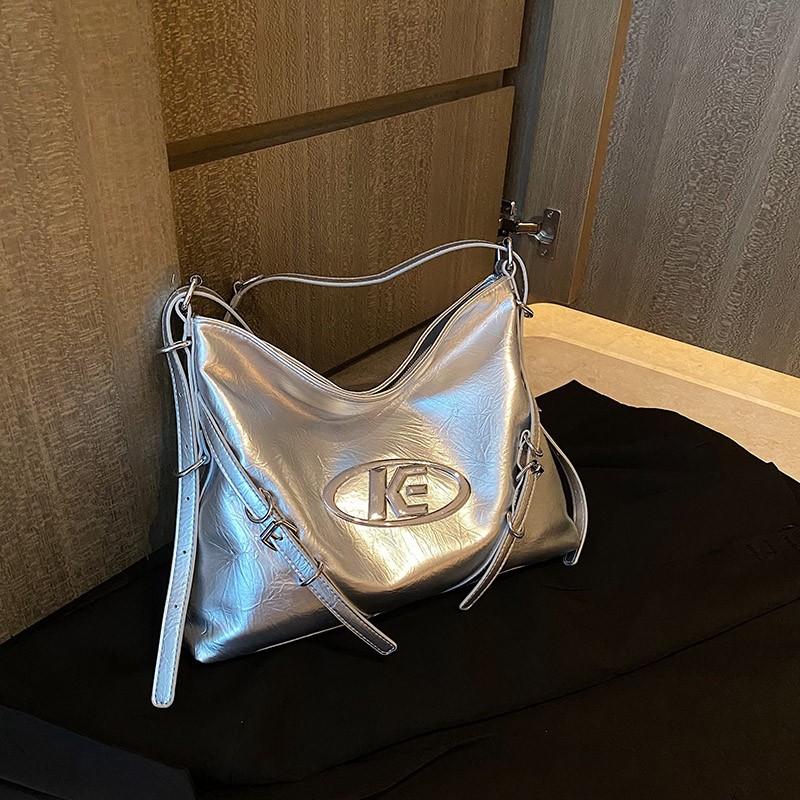 Tragbare, modische Strukturtasche mit großem Fassungsvermögen für Damen, neue Pendler-Einkaufstasche, einfache Achseltasche für alle Gelegenheiten, 2023_voghion.com