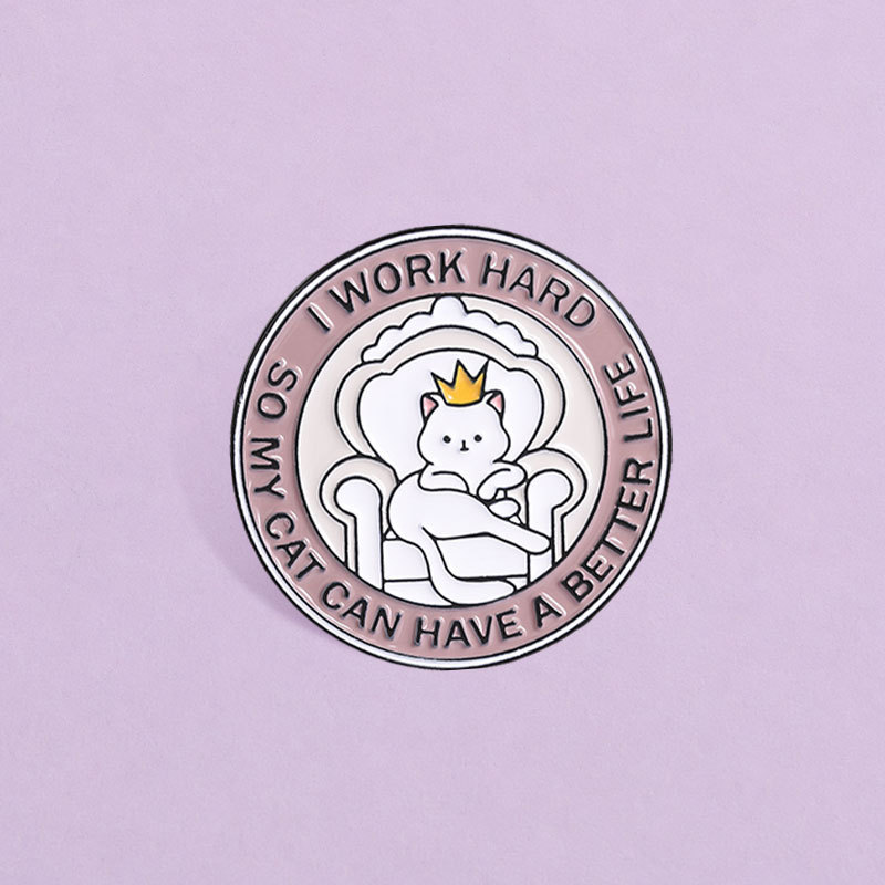 Creative and Personalized Cartoon Throne Cat Brooch, European and American Cross-Border Cute White Cat Metal Accessory Badge Wholesale Creative and Personalized Cartoon Throne Cat Brooch, European and American Cross-Border Cute White Cat Metal Accessory Badge Wholesale