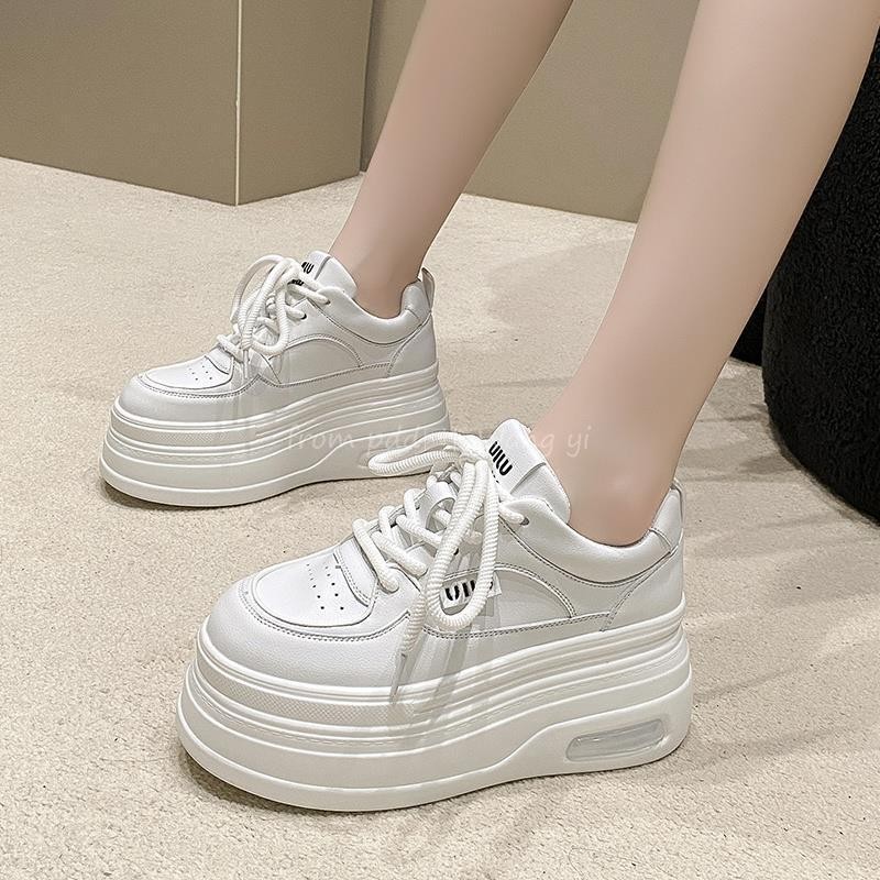 2025 otoño y invierno de zapatos de entrenamiento alemán de suela gruesa explosión nicho retro zapatos de padre mujeres nuevas zapatillas deportivas muffin de aumento de altura