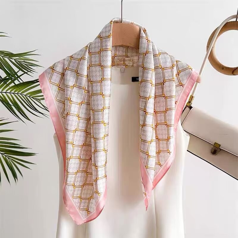 新商品70シルクスカーフのシルクスカーフの高級感のあるアルファベットのプリントのシルクタオルの職業服のスカーフはシルクのマフラーの卸売りをシミュレーションします。