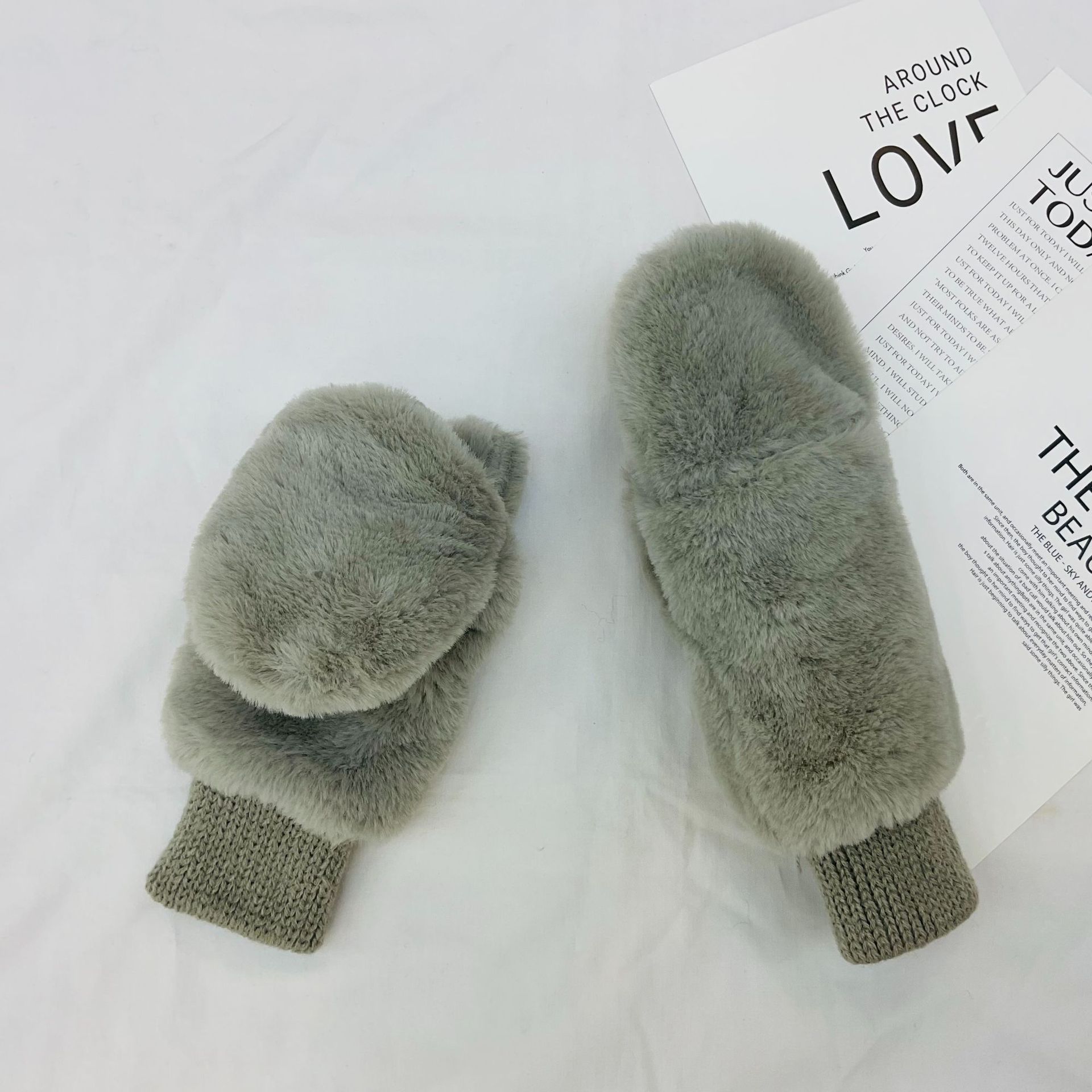 Japonés lindo guantes de felpa Imitación Piel de conejo pelusa Halter mitones guantes de invierno guantes calientes del dedo del bolso femenino al por mayor