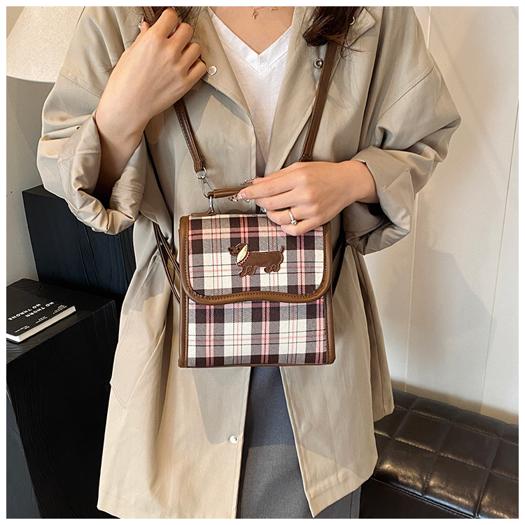 College-style backpack for women 2024 autumn new Dachshund student handbag, retro commuter crossbody bag undefined