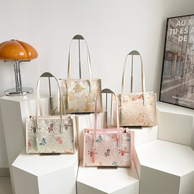 Nueva bolsa china de mujer 2025, nueva bolsa de bambú, flor de estilo nacional, bolsa de hombro, bolsa de mariposa, pez dorado, brazo