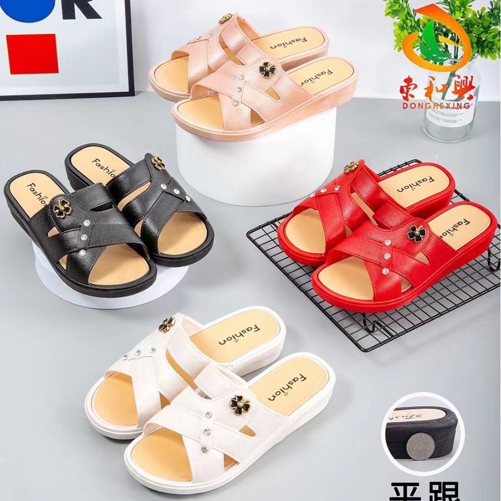 Women's Flat Heel Slippers Thick Bottom Home Bathing Non-Slip Outgoing Fashion Casual Lightweight Wear-Resistant Mom Slippers