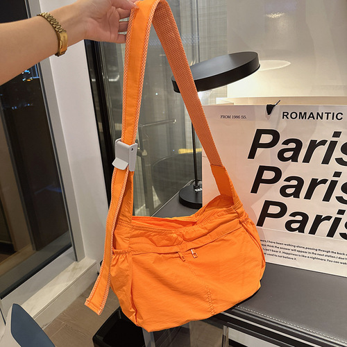 Sunscreen and Waterproof Lightweight Canvas Bag with Multiple Pockets, Large Capacity Messenger Bag, Casual and Versatile Unisex Crossbody Bag for Women