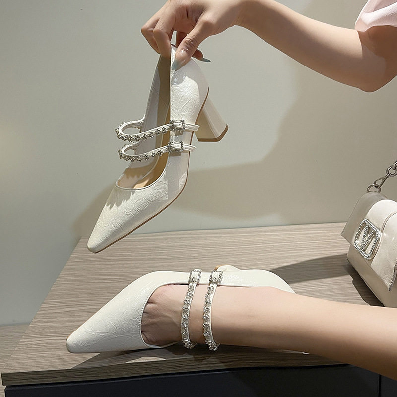 Giày cao gót nữ mũi nhọn gót 6–8 cm khóa đôi da mềm — Màu bạc, Màu trắng be