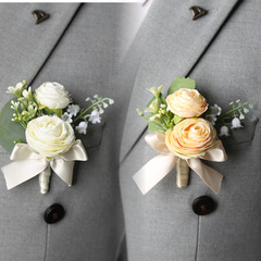 ヨーロッパ式森系結婚式の花嫁新郎の両親の付き添い人が結婚します。