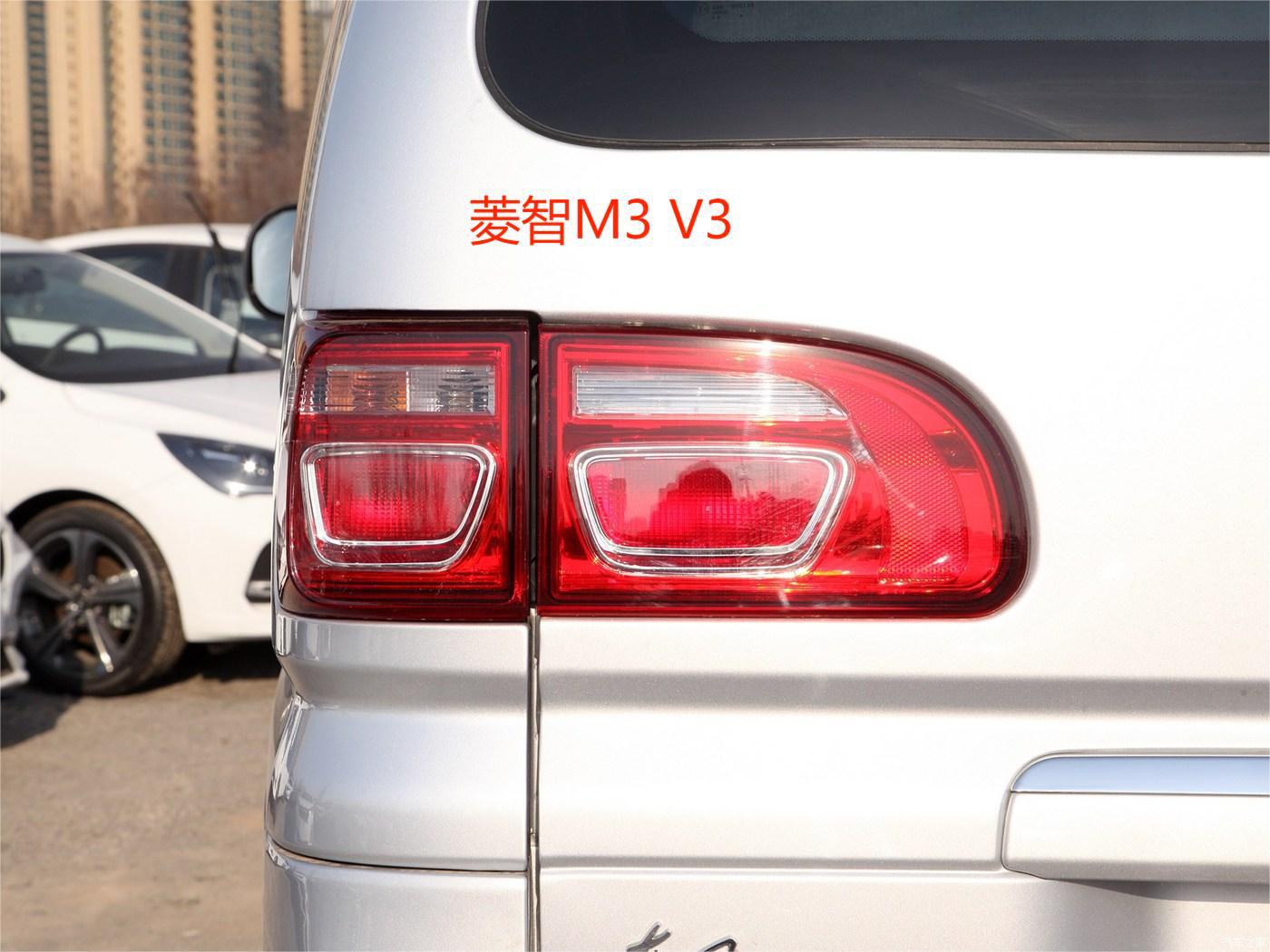 Applicable to Dongfeng Fengxing Lingzhi M3 V3 M5 rear tail lamp assembly Lingzhi tail lamp cover left and right reversing brake lamp housing