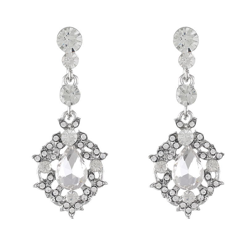 Fashionable elegant earrings for bride
