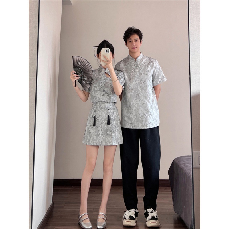 2024 년 진짜 연인 복장 여름 새로운 중국 세트 컬러 치파오 여성의 짧은 소매 스커트 남성 플레이트