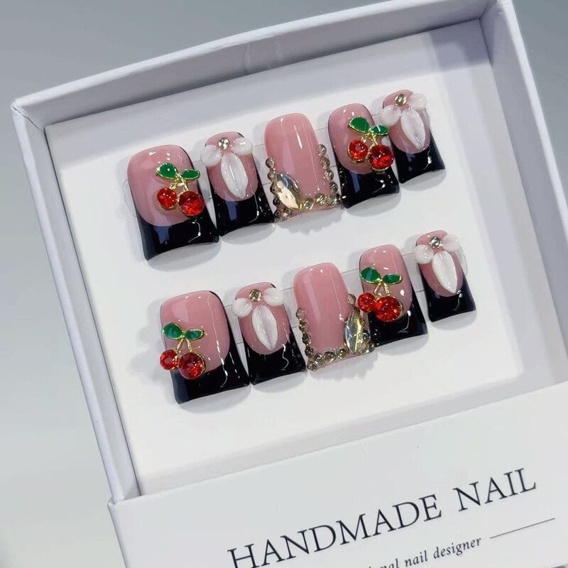 Cross-Border European and American Short Fake Nails, Sweet, Cool and High-End Design, Rhinestone Duckbill Type, Explosive Texture, Wearable Nails Wholesale