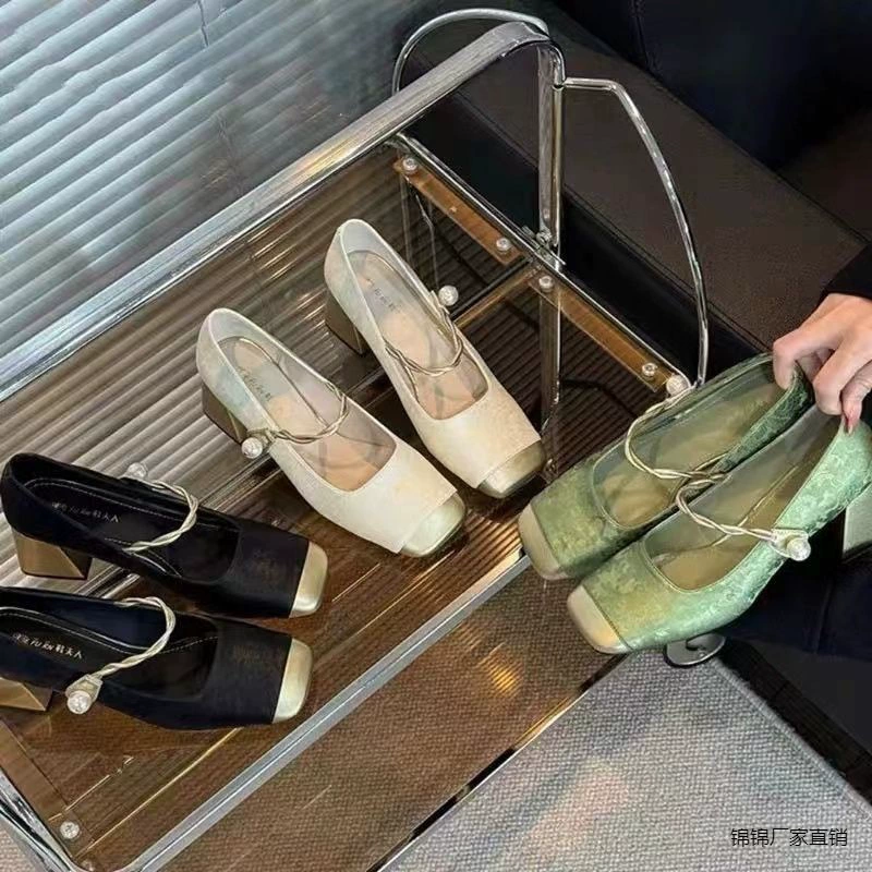 Новый китайский стиль легкий и экстравагантный кожаный туфель на туфлях женский 2024 металлический квадрат с толстыми каблуками Мэри Джейн