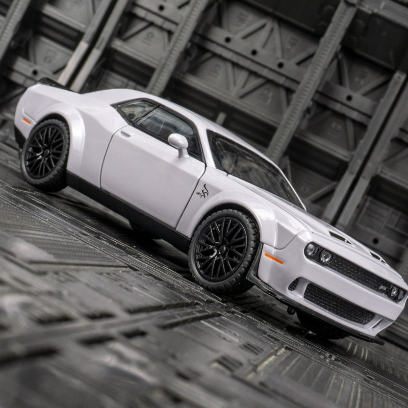 Jiaye VB32793 simulación de aleación modelo coche decoración metal coche deportivo sonido y luz tire la puerta trasera juguete