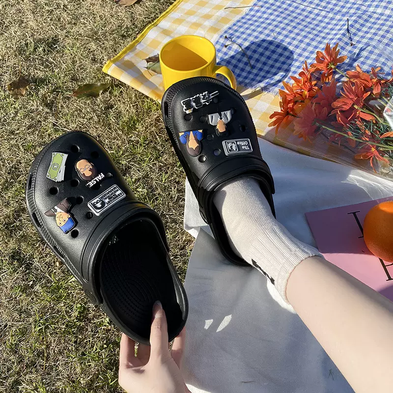 可爱少女心休闲洞洞鞋女ins潮防滑情侣款厚底包头凉鞋夏季沙滩鞋