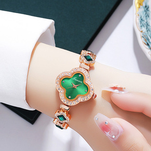 �F؛Ůʿ�ֱ�Ů�߼��ж���ֱ��С��Ů���G��ʯӢ�����~����朱�