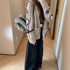 香香家2025年秋冬新款奶呼呼滑雪重工毛衣女勾边嵌花休闲大翻领