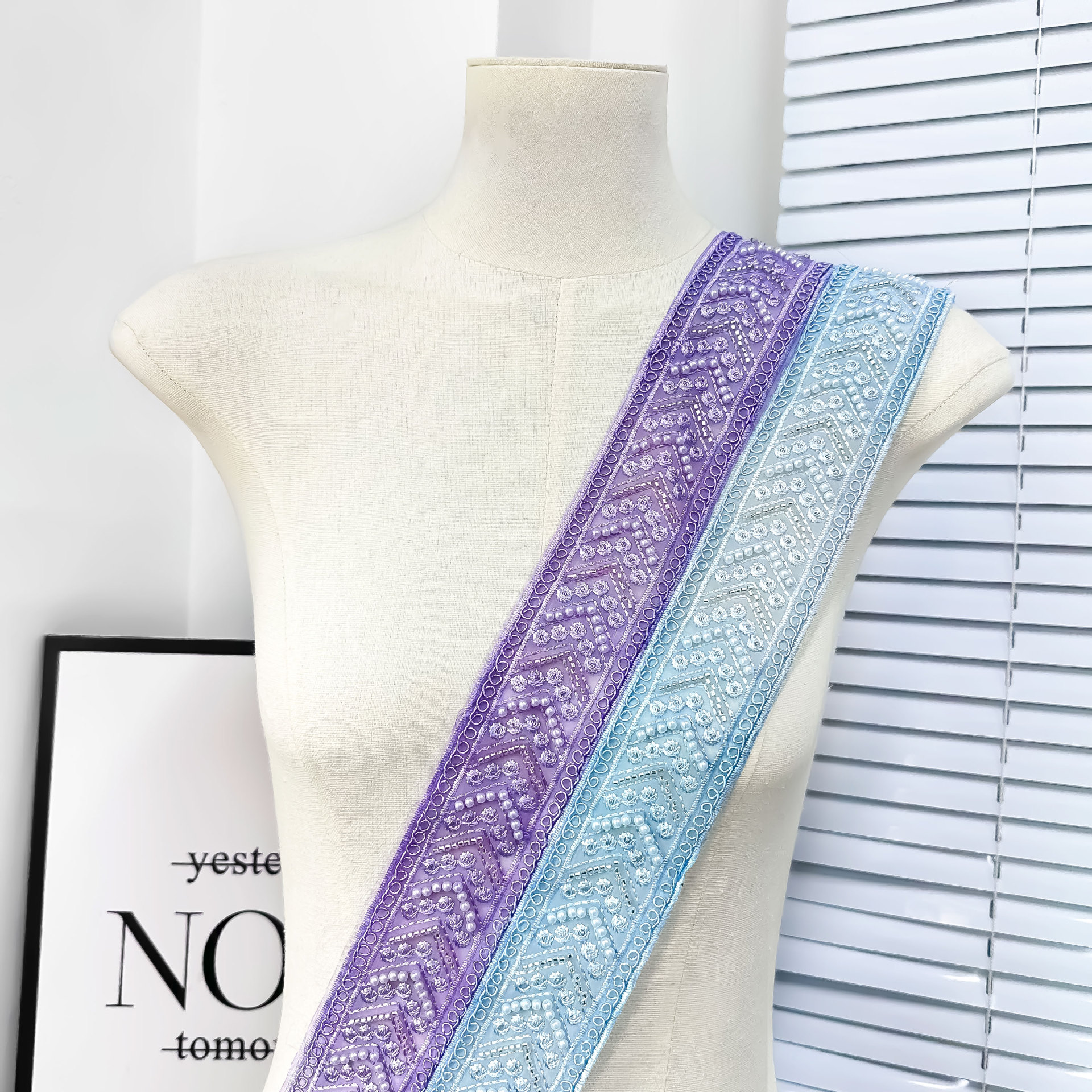 Fabricante mayorista de ergena base clavos de diamante encaje código de barras cortinas prendas de vestir accesorios diy