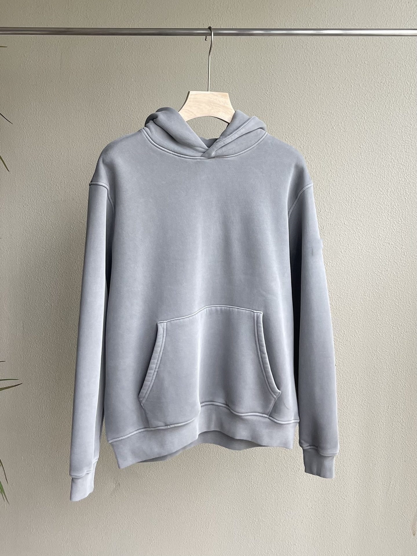 Suéter con capuchona de lana 23SS en otoño e invierno con camisa con capuchona