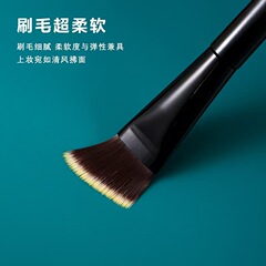 メーカーの携帯刃の柔らかい毛の斜めの化粧ブラシのフラットヘッドのファンデーションの化粧ブラシは痘を遮ってコンシーラーを覆います。