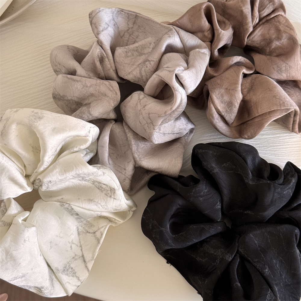 Scrunchie in raso stile cinese con disegno a inchiostro_voghion.com