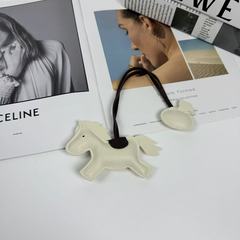 新しいクリエイティブな綿入りポニー福袋レザーキーホルダーカップルバッグアクセサリートレンディなかわいいポニーペンダント
