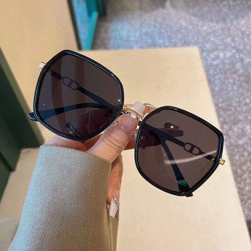 Internet celebrity fashion thick edge flash diamond beige sunglasses  new women's advanced anti-UV polarized sunglasses