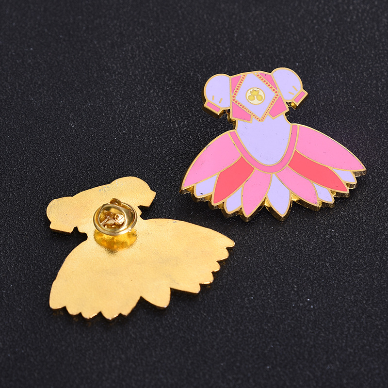 Custom Metal Badges Zinc Alloy Metal Painted Butterfly Pin Badges Cartoon Logo Custom Pins