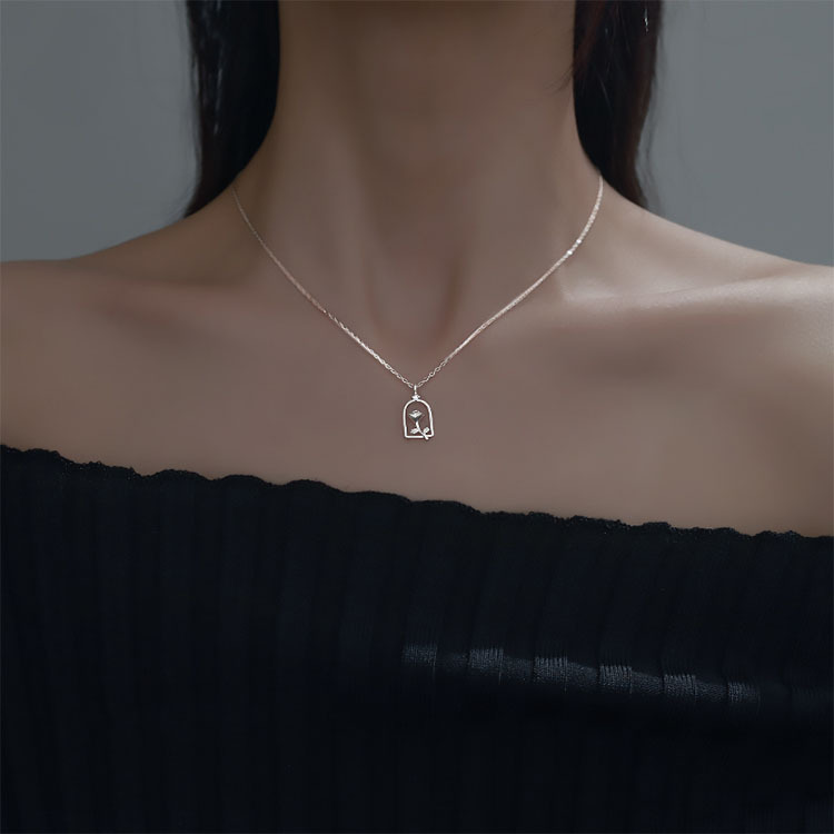 Sunburst Geometric Three-Dimensional Rose Necklace, Niche Ins Style, Simple Retro Hollow Flower Collarbone Chain,_voghion.com