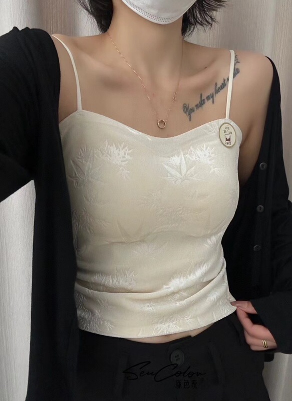 クロスボーダーの新型秋冬の中に金のベルベットの一体カップのストラップを掛けて胸のパッドの下着の女性の外に百合ベストのvネックを着ます。|undefined